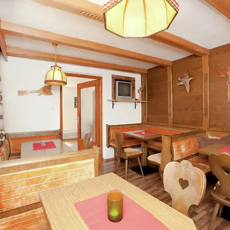 In Near Lift Nyaraló *